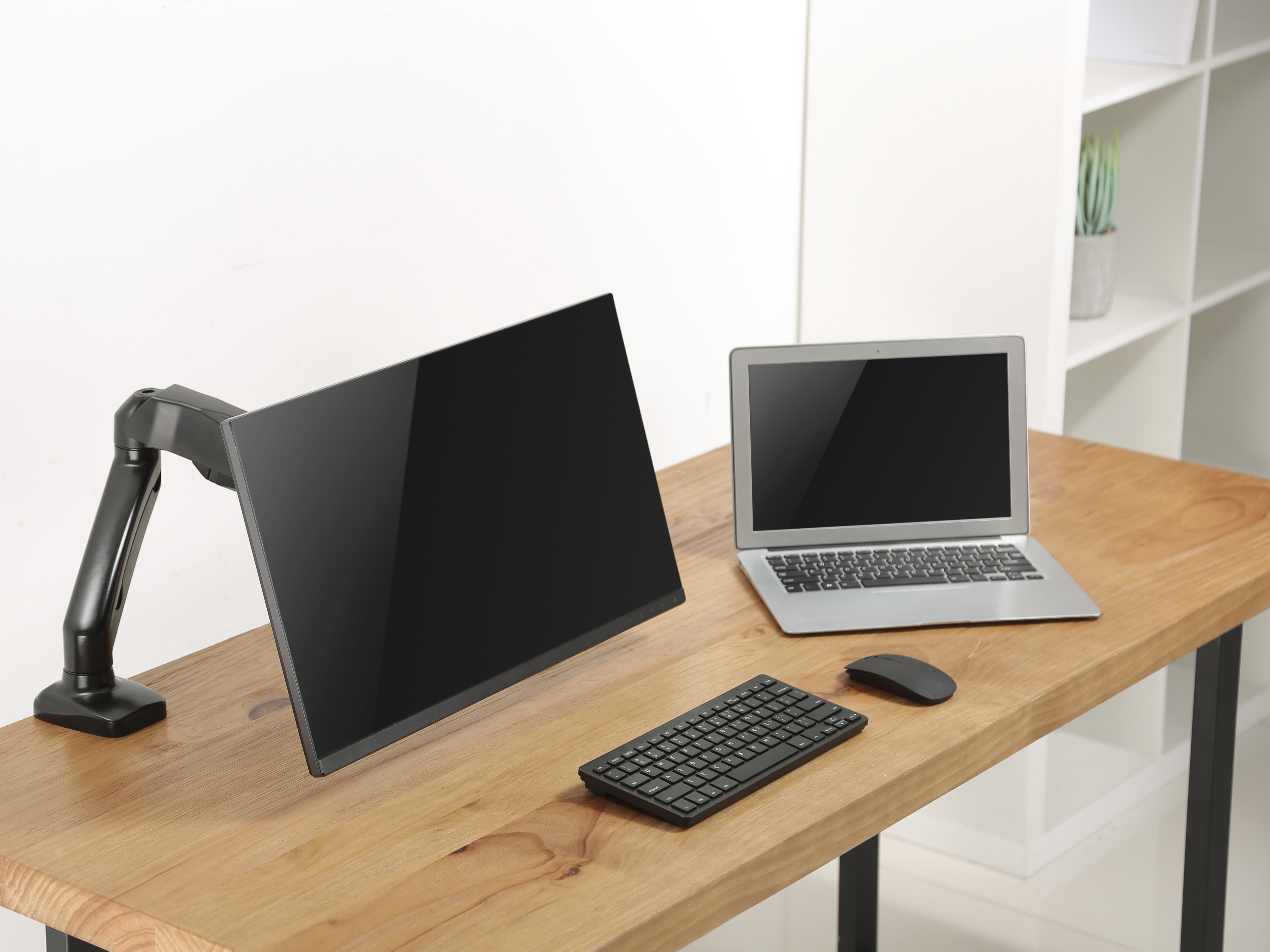 17 inch - 32 inch Interactive Desk Mount Monitor Bracket