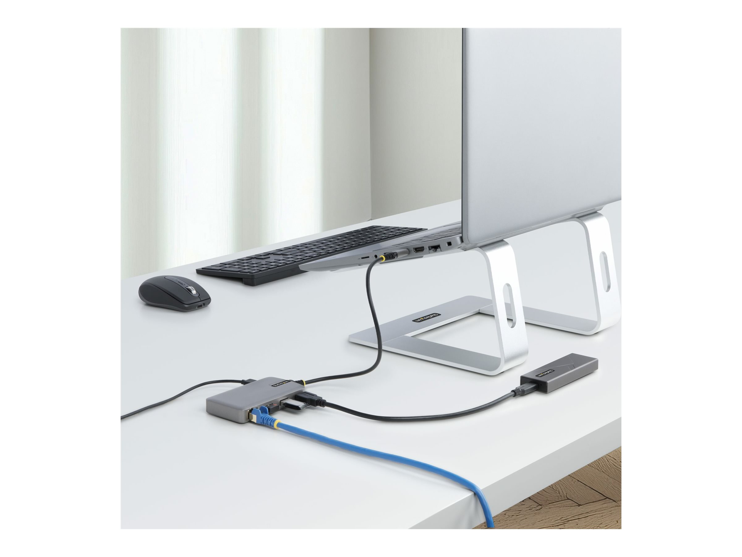StarTech.com 3-Port USB Hub with Ethernet, 3x USB-A Ports, Gigabit Ethernet RJ45, USB 3.0 5Gbps, Bus-Powered, USB Hub w/ GbE and 1ft/30cm Long Cable, Portable Laptop USB Hub - USB Expansion Hub w/ Ethernet Adapter (5G3AGBB-USB-A-HUB) Grå