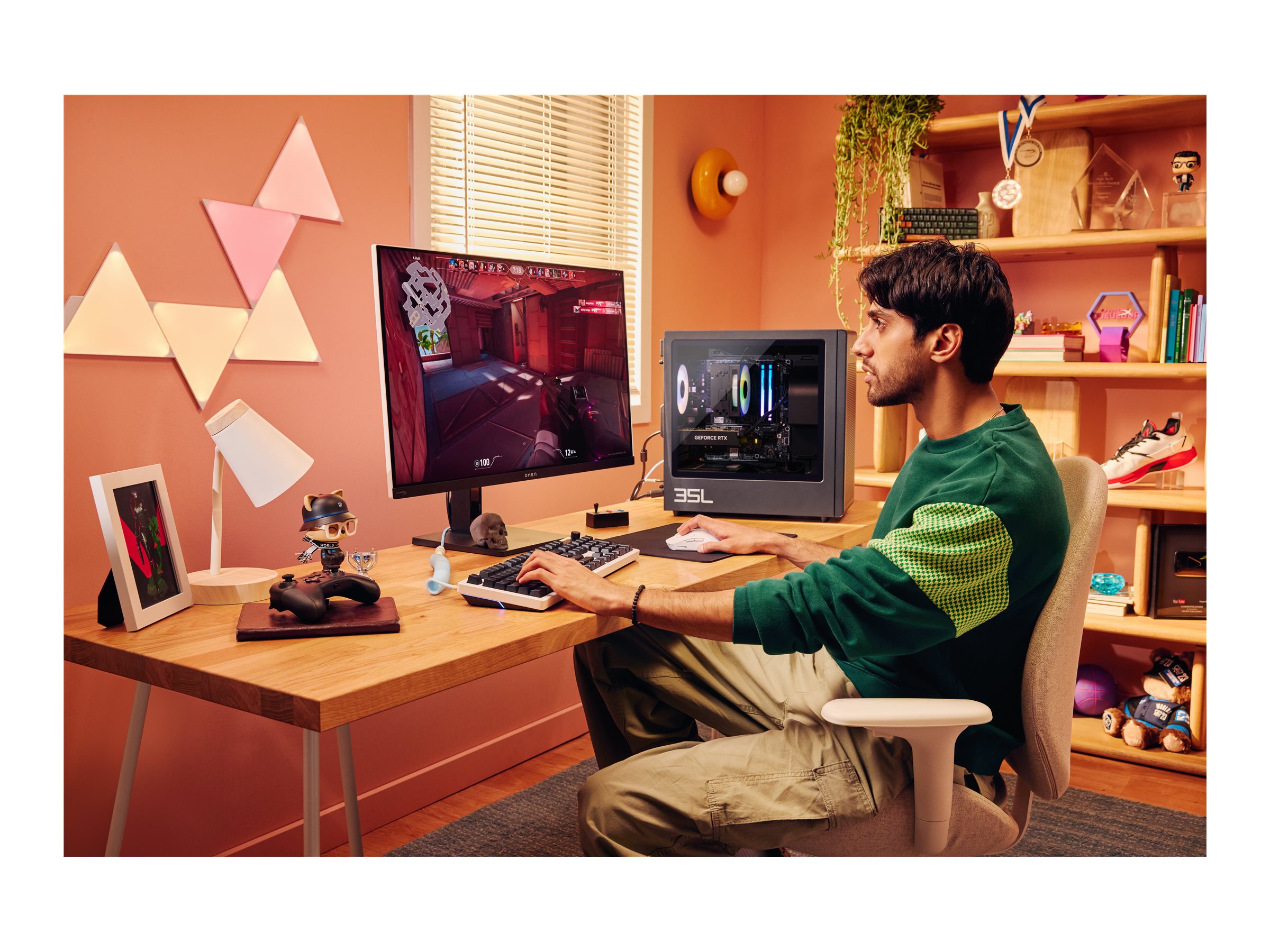 OMEN 35L by HP GT16-0066ng microATX Core Ultra 7 265K 32GB 1TB NVIDIA GeForce RTX 5070 Ti / Intel Graphics Windows 11 Home