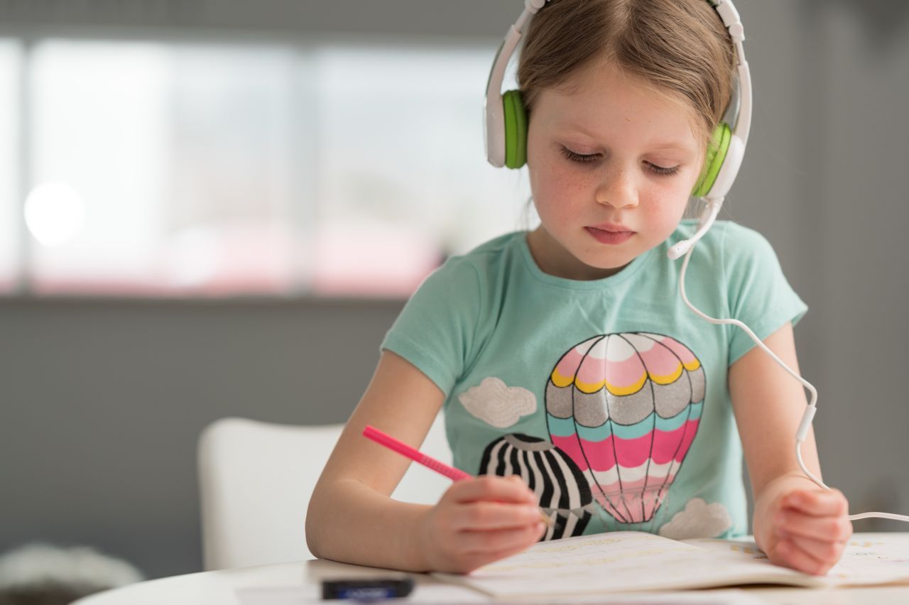 Onanoff headphones for children / homeschooling / green