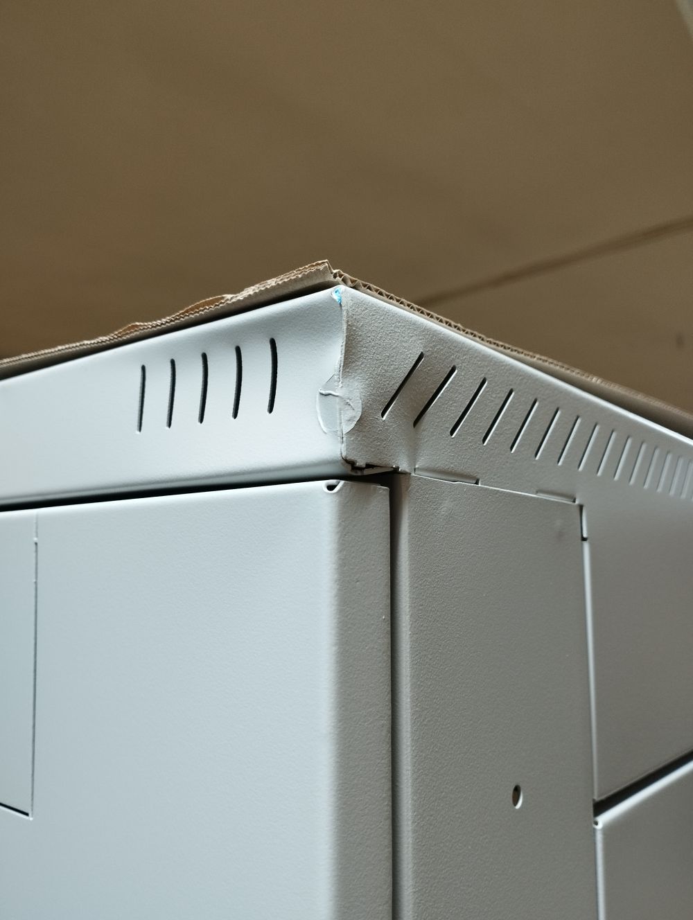 Triton 19" cabinet 42U, W600/T1000, light gray, up to 800 kg, *demo cabinet at the back/top left corner slightly damaged*